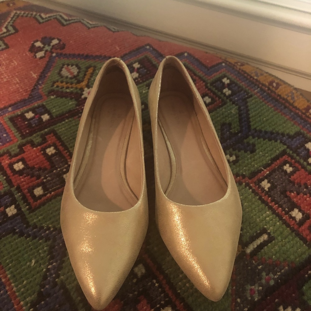 Caslon gold flats - size 8 EUC